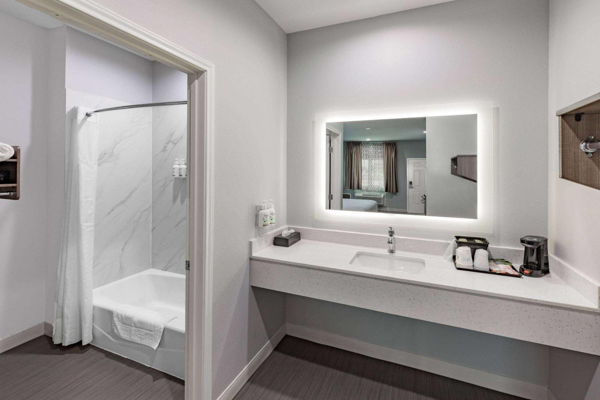 Baymont By Wyndham Freeport Texas Hotel Luaran gambar